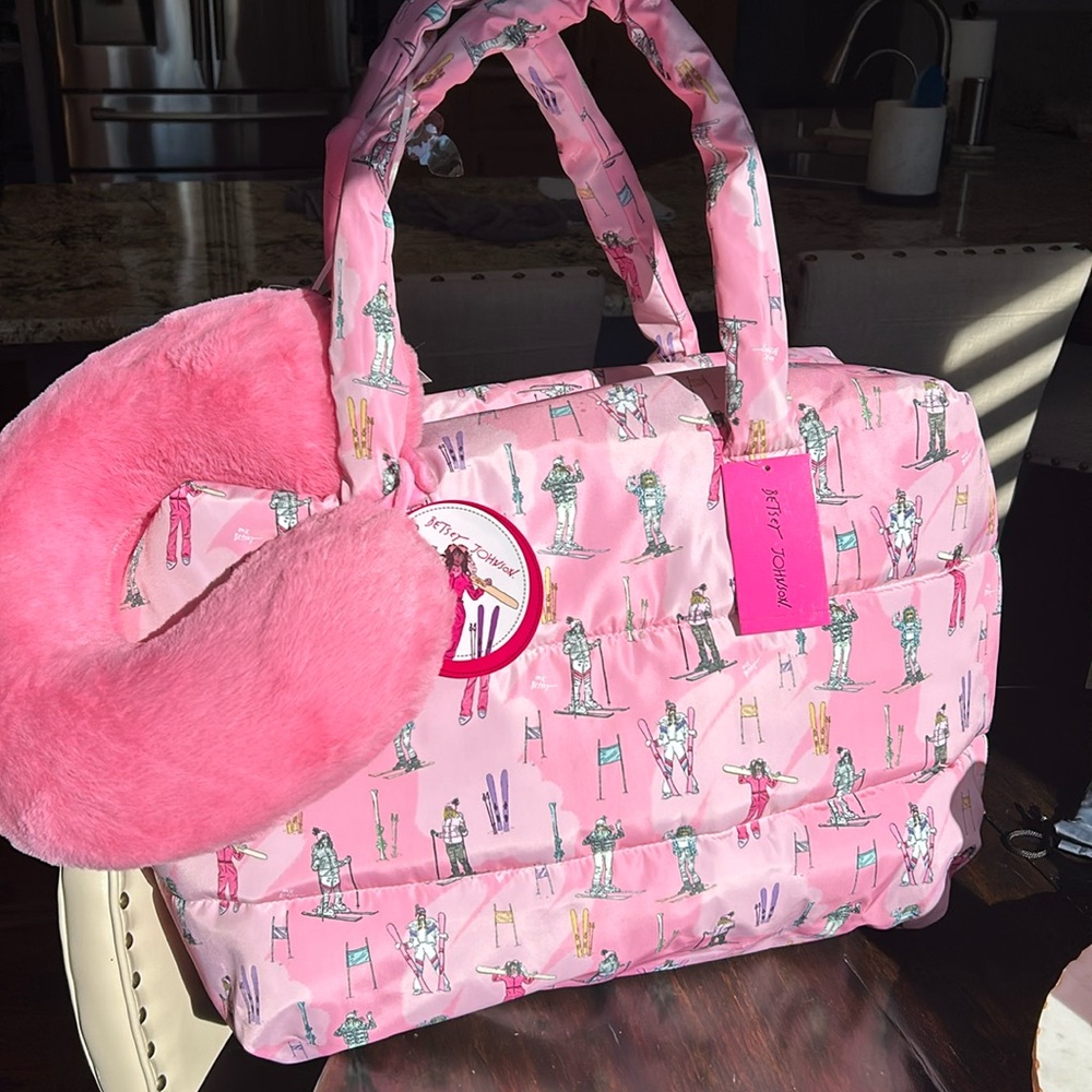 NWT Betsey Johnson Pink XL Ski Snowboard Tote Bag with Neck Pillow New Luggage
